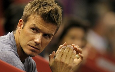 英皇体育动态-C罗凌空抽射击中横梁后弹入网窝