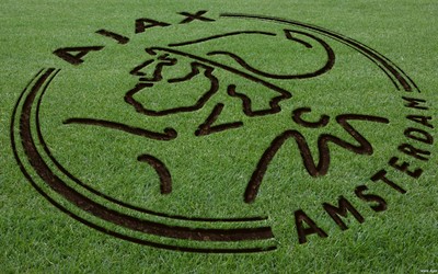 英皇体育精华-佩里西奇任意球直挂球门上角