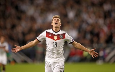 英皇体育快讯-关键战绝不脚软